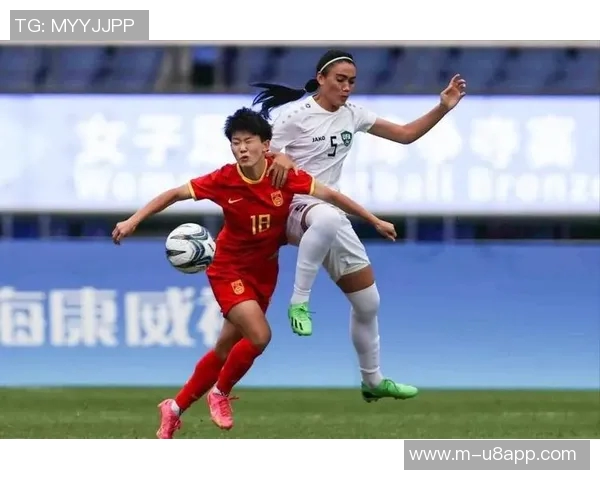 中国女足半场落后苏格兰三球张琳艳破门朱钰遭遇两次吊射失误