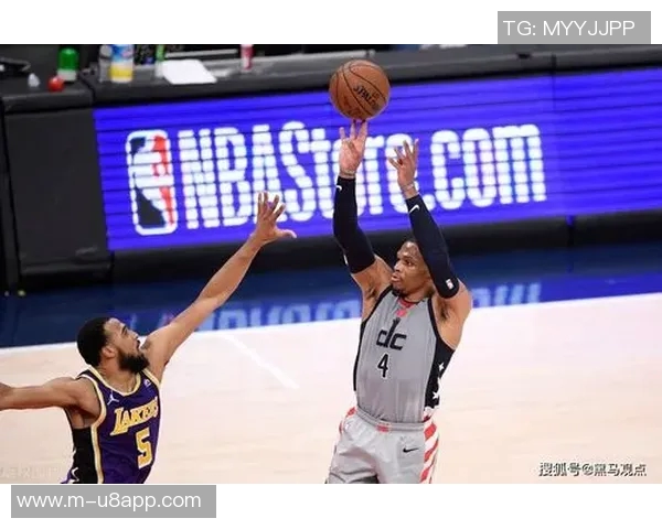 理查兹半场表现抢眼5中3斩获7分助攻1次正负值高达16分